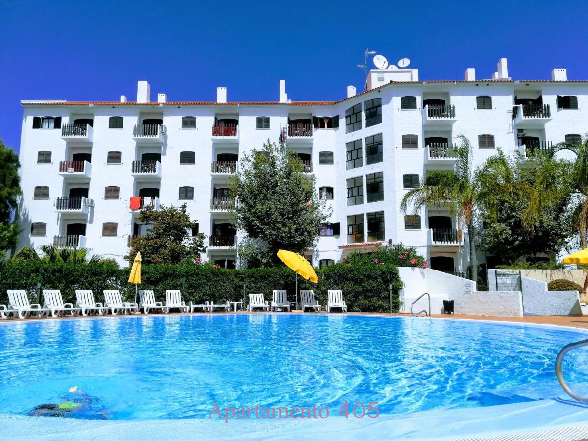 Apartamento 405 em Urbanização com Piscinas