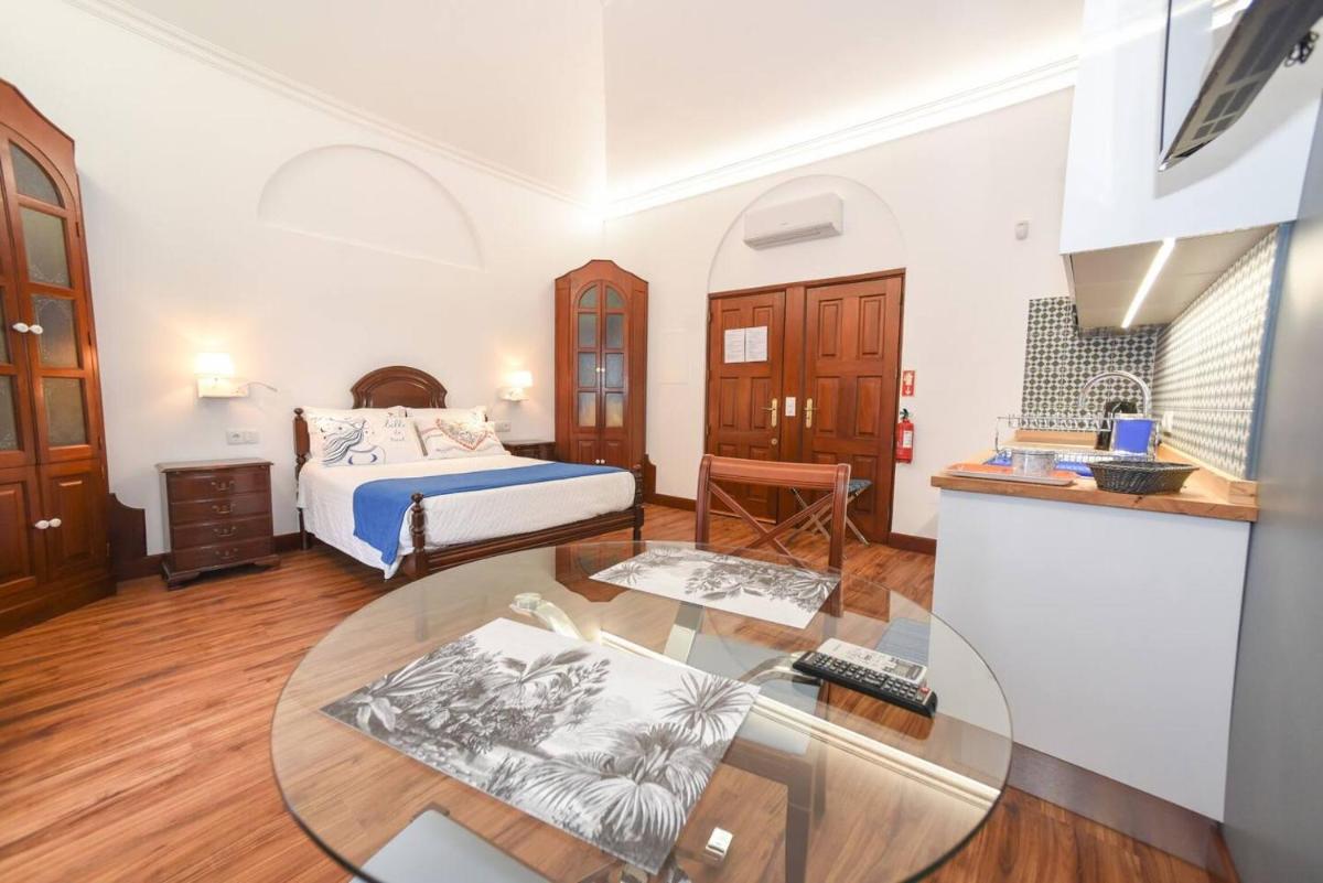 Comfortable House in Canico with Shared Pool