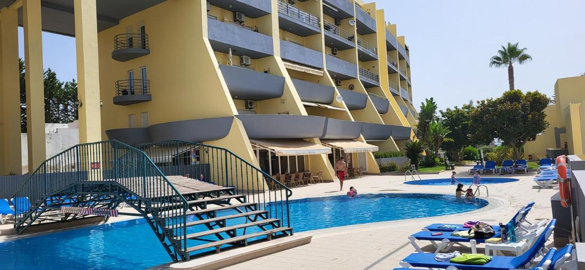 Lagos-Piscine et mer- Condominio do Mar