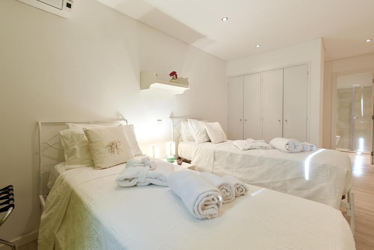 Os Reais - Apt in front of the beach in Centeanes