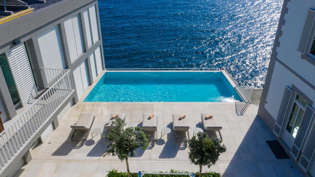 Barreirinha Suite Top Floor by HR Madeira