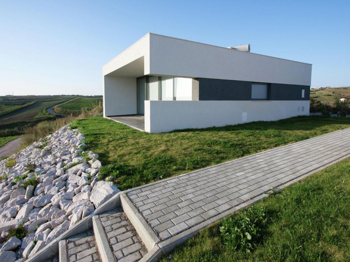 Modern villa in Lourinhã with swimming pool