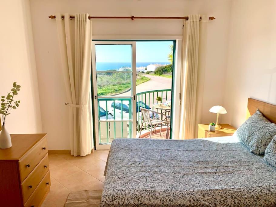 Casa Da luz 5 - st james apt 2 bedrooms , Amazing sea view , pool , wifi