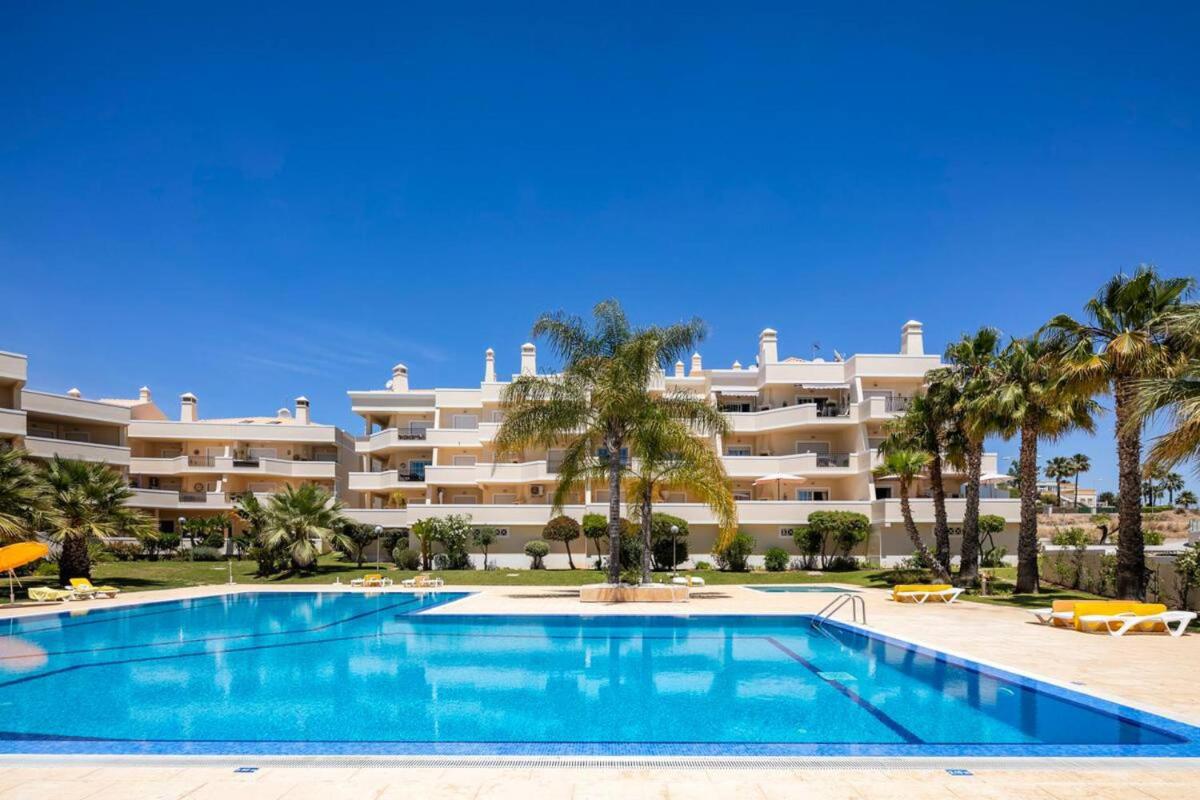 Charming 2-Bed Apartment in Albufeira