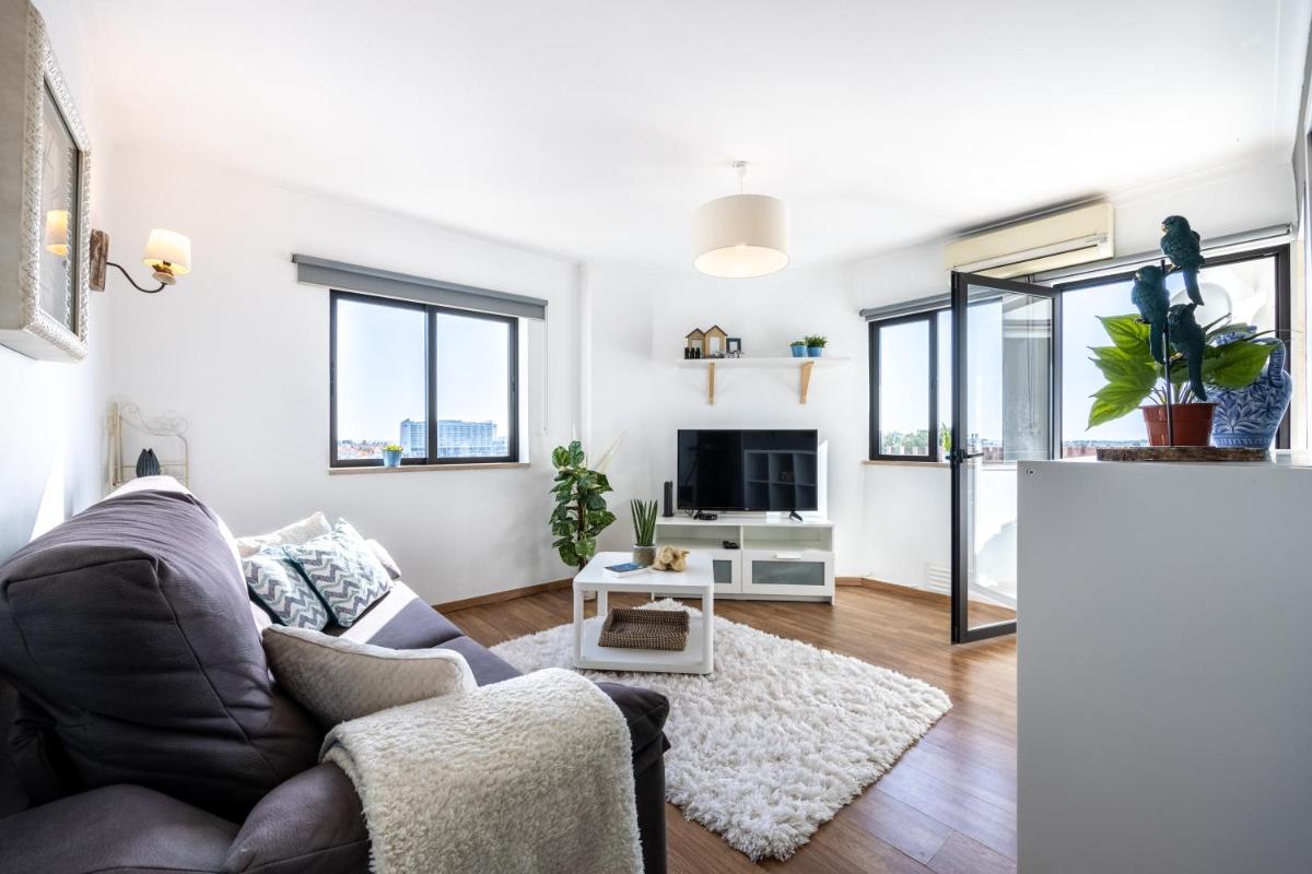 Cozy ocean view apartment