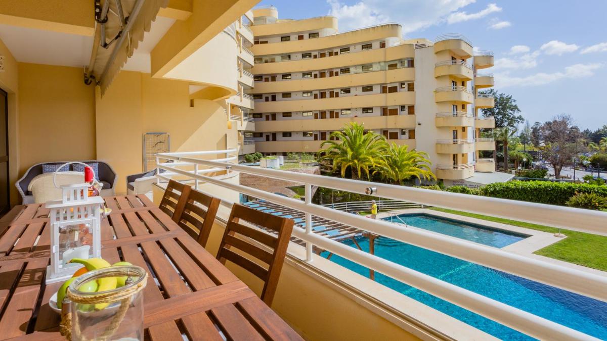 Marina 2BDR Apartment With Balcony & Pool - 5min from beach by LovelyStay