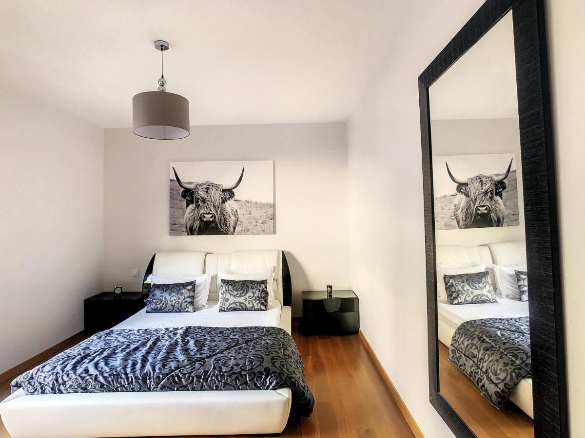Deluxe Living by LovelyStay