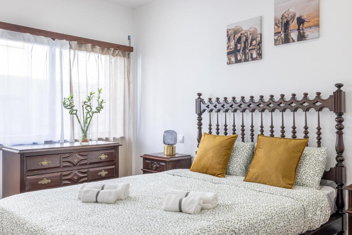 Downtown 2 minutes by walk to center and metro-direct to airpot T4