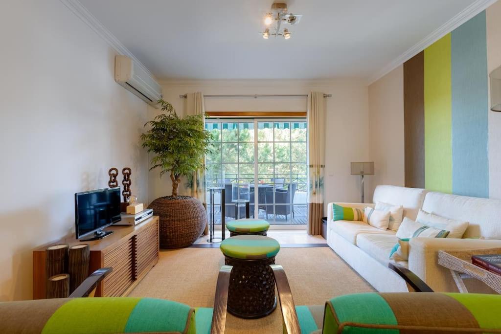 ROJA PÉ - Elegante apartamento T2 com AC perto do Pine Cliffs