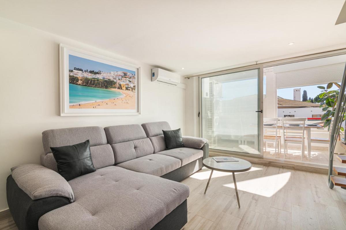 Flat with Pool T2 Duplex Montechoro