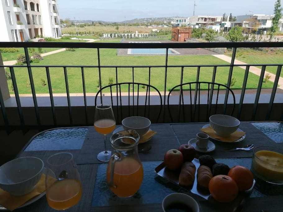 Gardens Pool T2 Golf piscina e parking