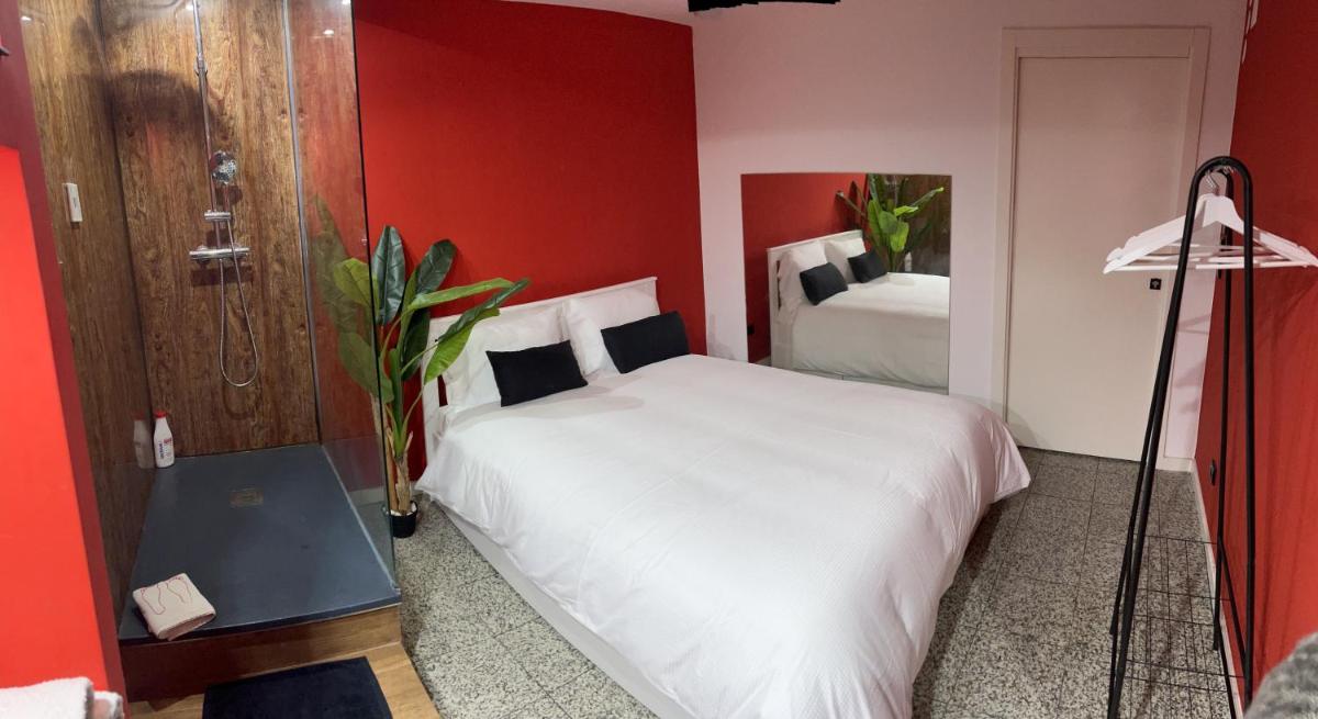 Modern & Central 3 minutes from the River