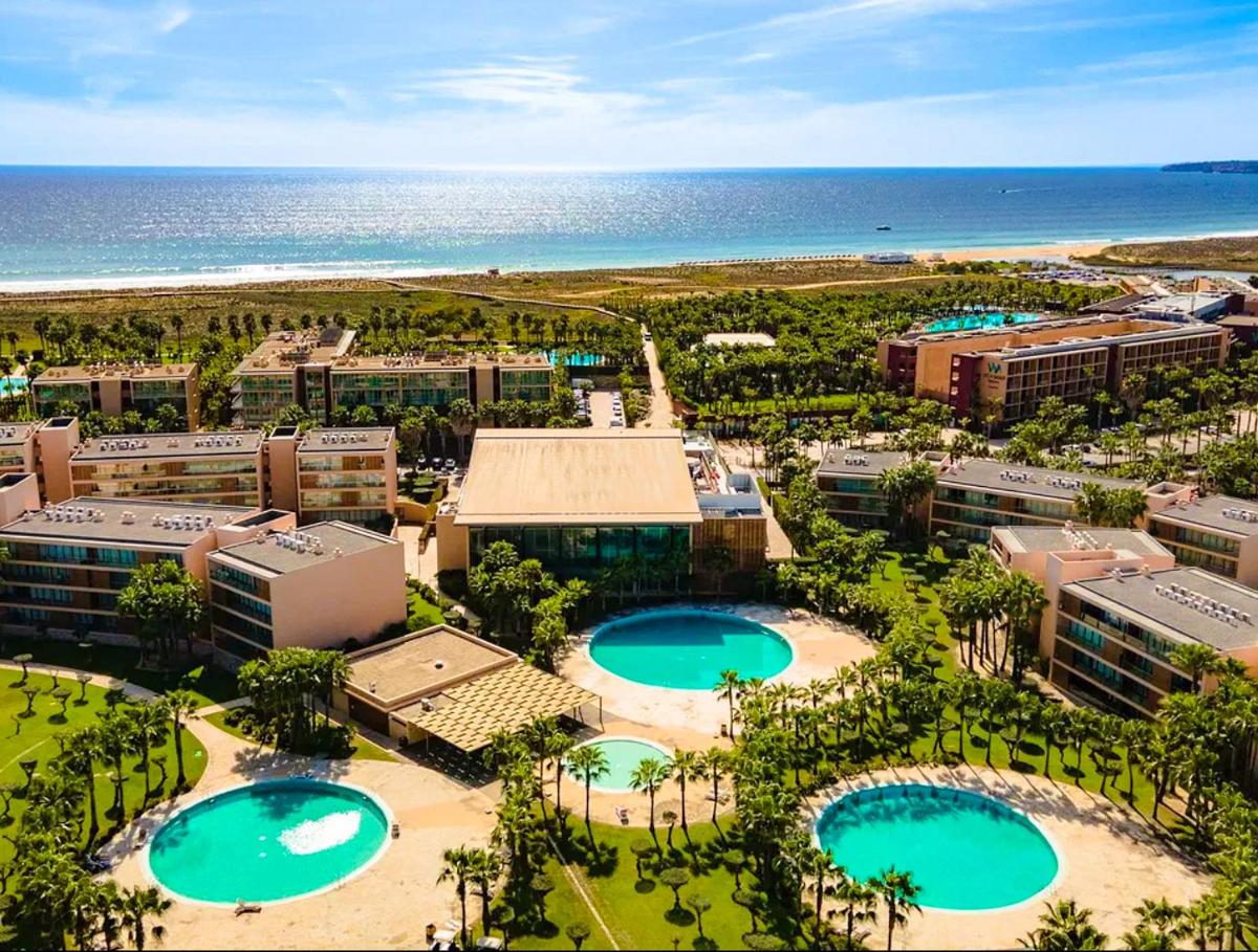 Outstanding Condo- Beach, Pool & Golf by BeCherish