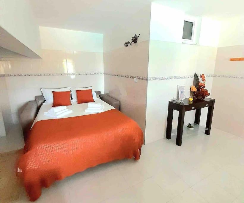 Paradise House - Apartment in Villa with private pool and private garden