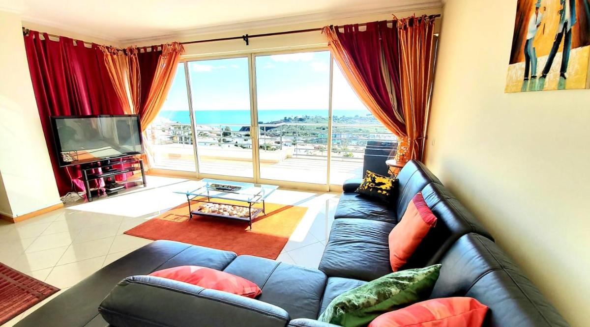 PENTHOUSE WITH SEA VIEWS