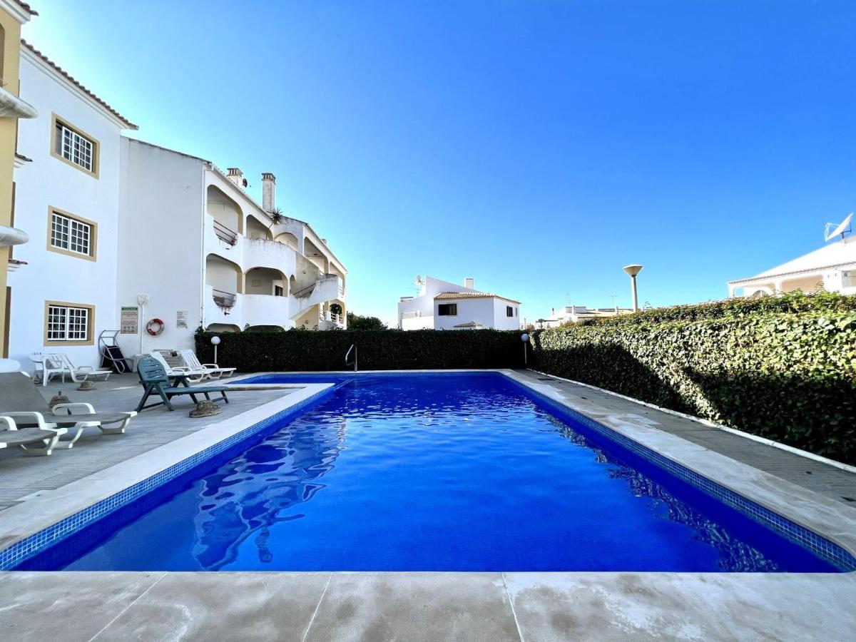 Quarteira Classic With Pool by Homing