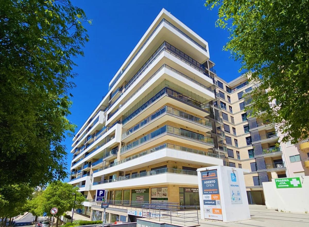Rocha Prime Center Garage Flat