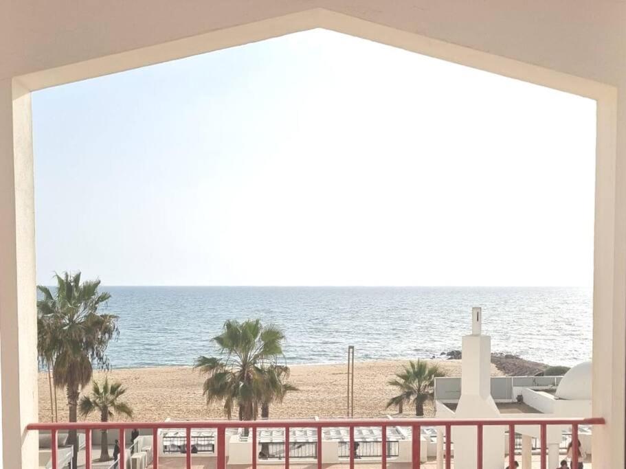 Seaside Serenity: 1BR with Breathtaking Ocean View
