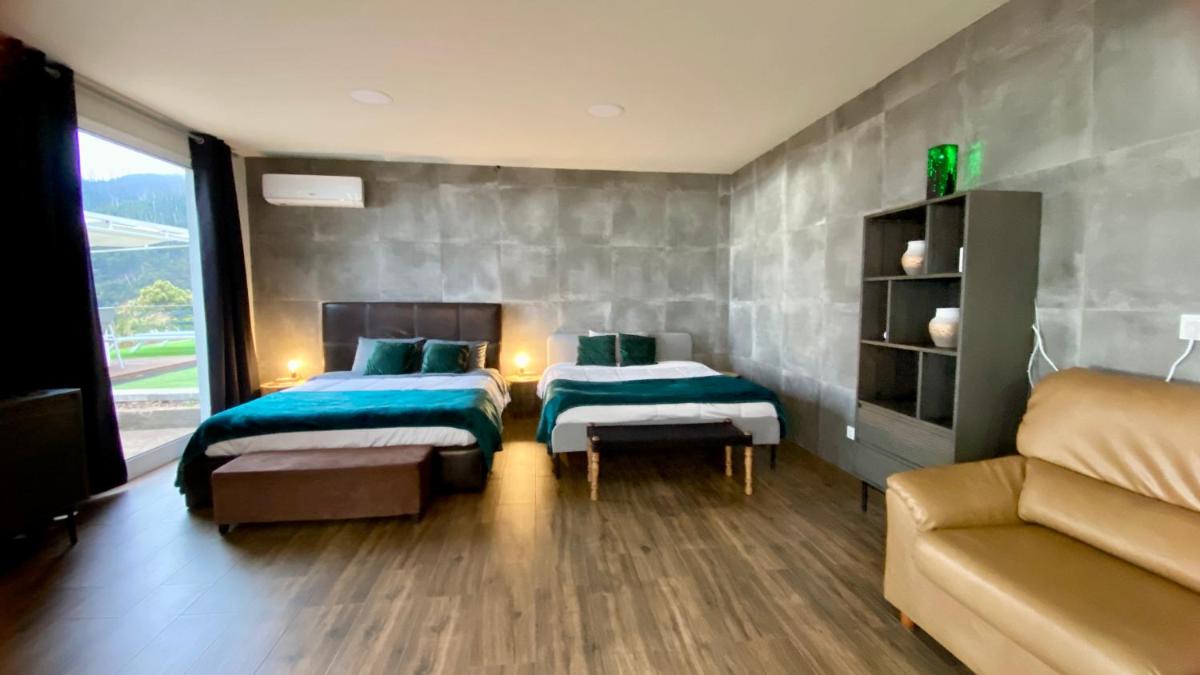 Studio Geek Villa - Open Space - 5m from 5 top attractions - Pool all year round, Dining Pergola, Barbecue - Funchal Matrix Holiday Home