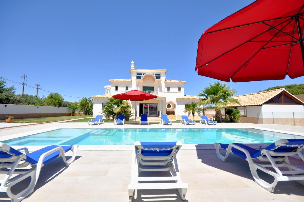Stunnig 5 Bedroom Private Pool Villa with Cinema Room