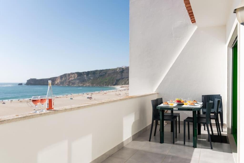 Sunset Terrace - Beachfront apartment with private parking