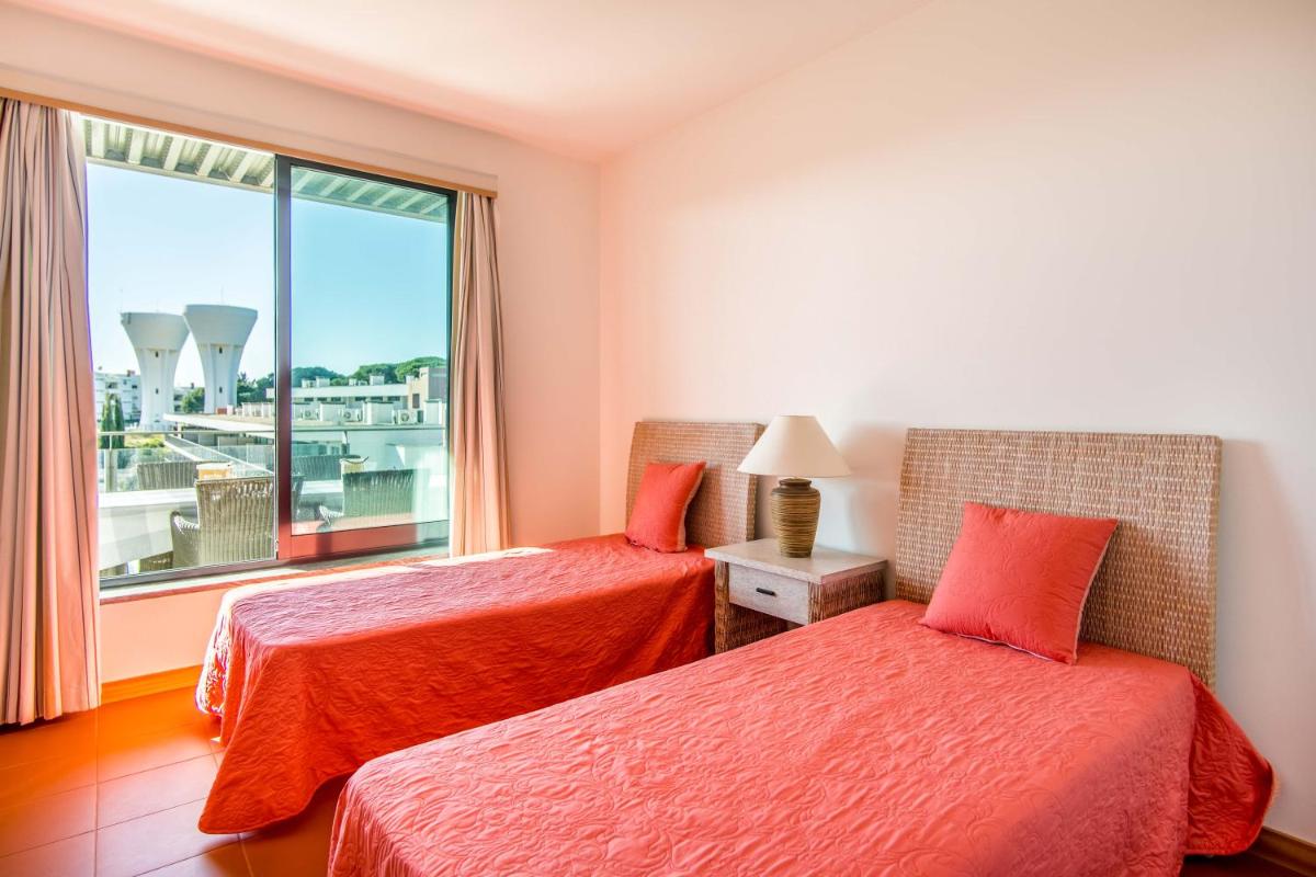 Superbe appartement spacieux avec terrasse vue piscine