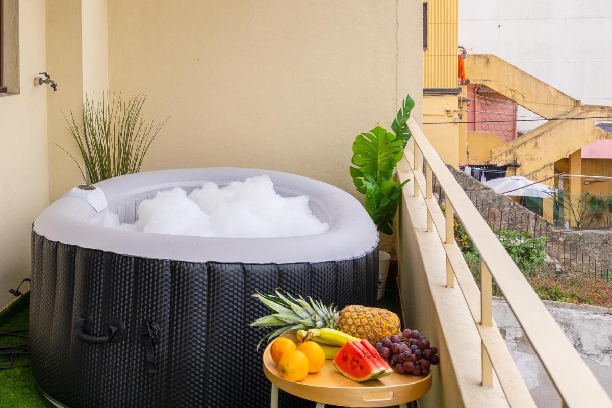 Trendy Bright Flats with Jacuzzi - 5 min Beach