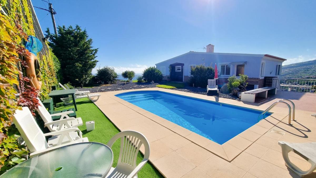 Casa Mendes in Arco da Calheta with a Panoramic Ocean and Mountain View