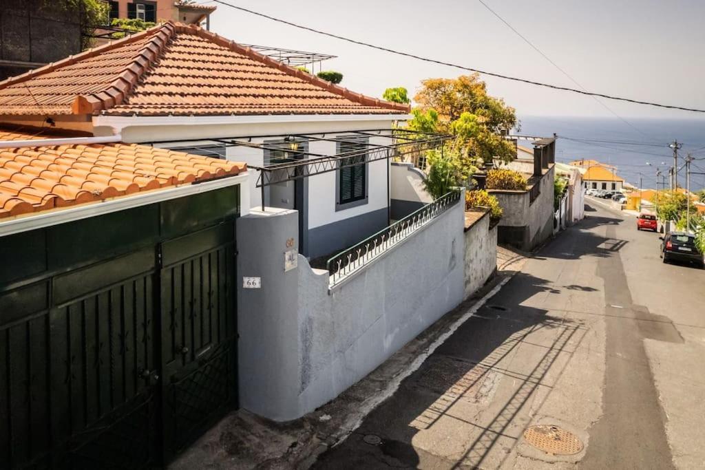 Villa bela vista 20th century house