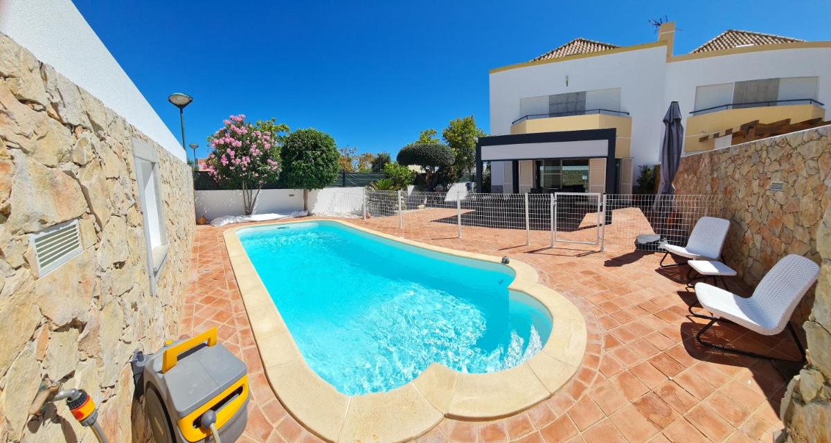 VILLA DO LIMAO