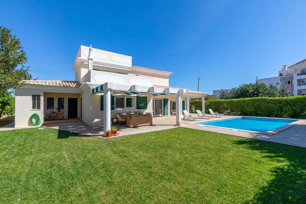 VILLA DO VALE- Stunning Family Villa with Pool