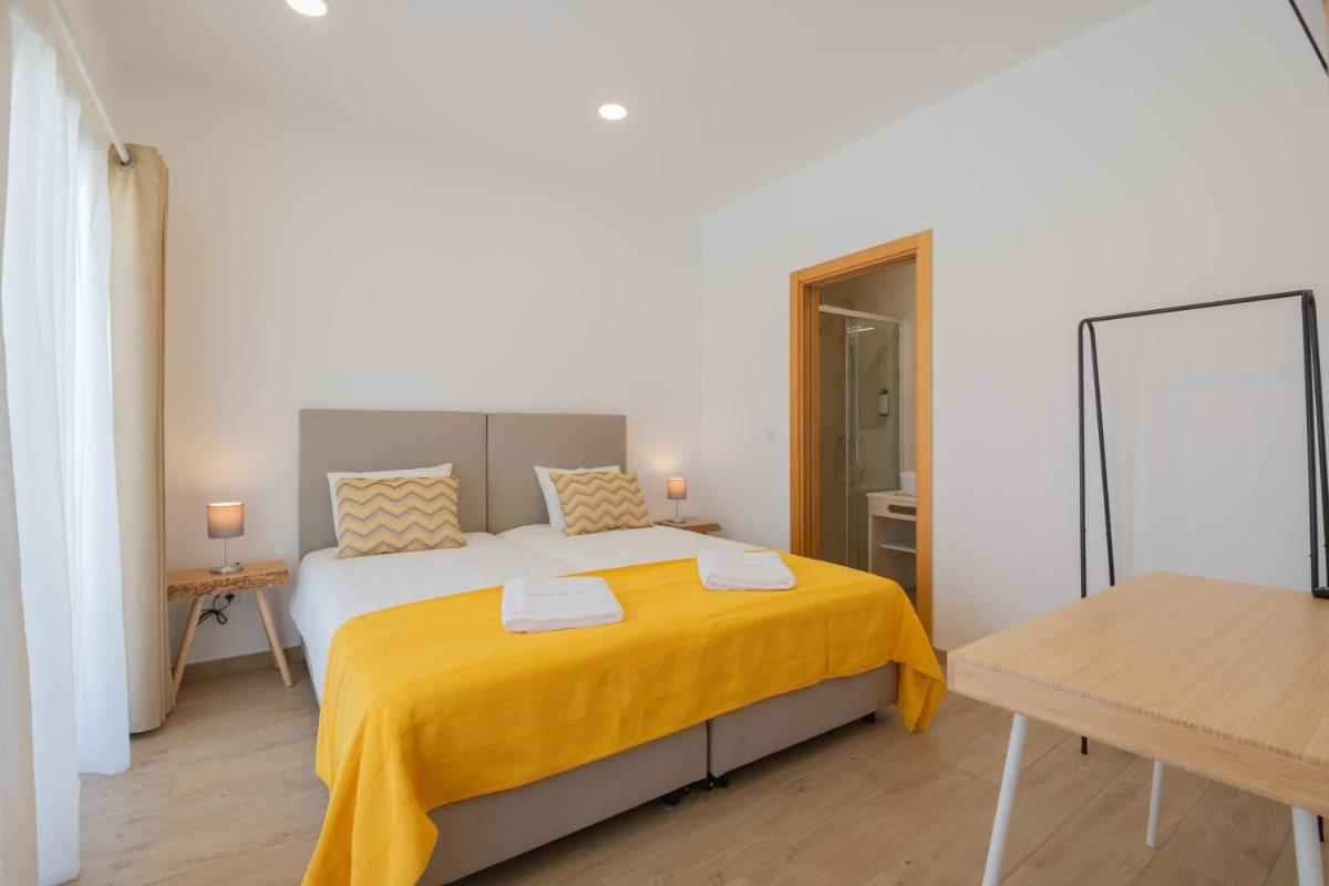 Villa Harbour Rooms & Apartments