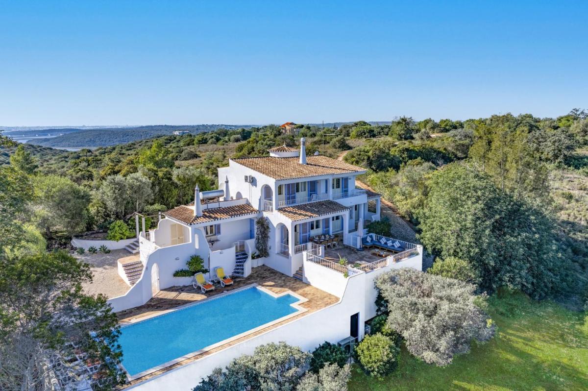 Villa Quinta Marta Luisa by Villa Plus