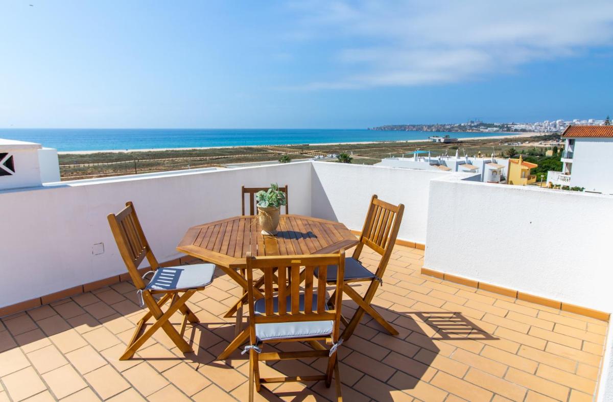 Vista Meia Praia Apartment